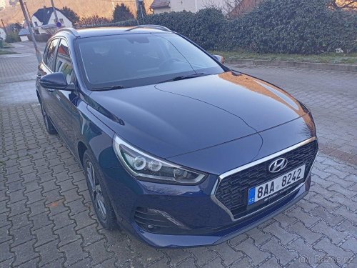 hyundai-i30-1-6-wg-mt-style-top-vybava