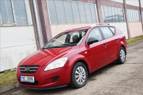 kia-cee-d-1-6-i-comfort-1-maj-puvod-cr