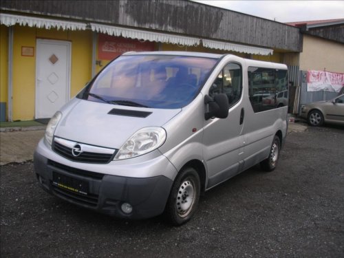 opel-vivaro-2-0-cdti-klima-9-mist-s-kniha