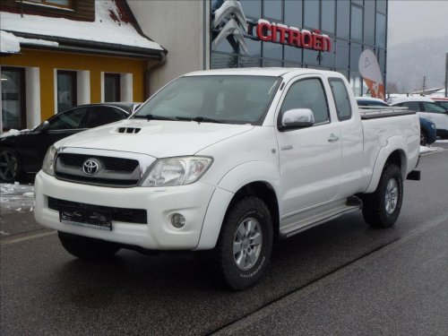 toyota-hilux-2-5-d4-d-extra-cab-4x4-pripravujeme