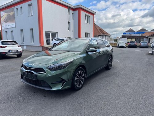 kia-cee-d-1-5-sw-t-gdi-top