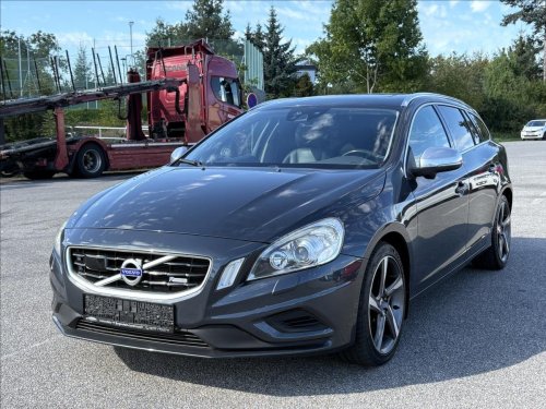 volvo-v60-2-4-d5-r-design-at-awd-xen-vyb