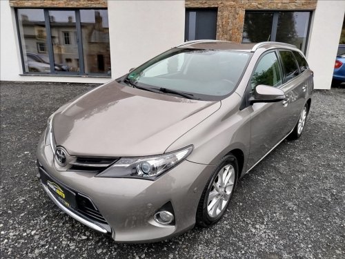 toyota-auris-2-0-d-4d-91kw-1-majitel