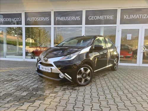 toyota-aygo-1-0i-kamera-autoac-tempom