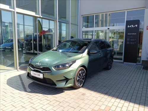 kia-cee-d-sw-cd-1-5-t-gdi-gpf-7dct-top