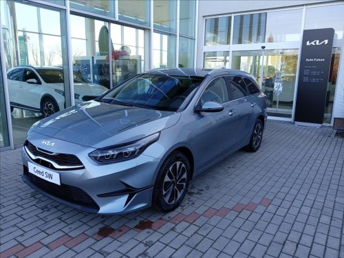 kia-cee-d-sw-cd-1-5-t-gdi-gpf-7dct-top