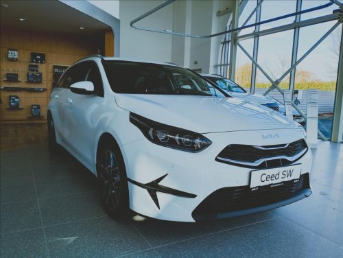 kia-cee-d-1-5-ceed-sw-cd-t-gdi-gpf-7dct-top-bus-2025