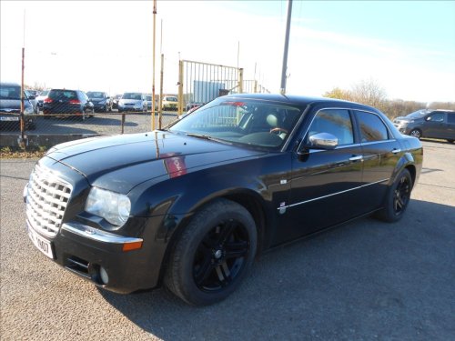 chrysler-300c-5-7-250-kw-digiklima-historie