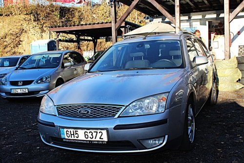 ford-mondeo-kombi-1-8i-ghia