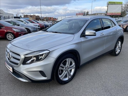 mercedes-benz-gla-180-cdi-navi-polokuze-kamera-manual-lita-kola-bez-koroze-servis-do-157tkm