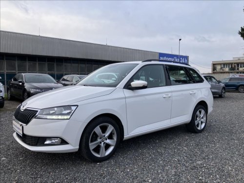 skoda-fabia-1-0-tazne-navigace-carplay