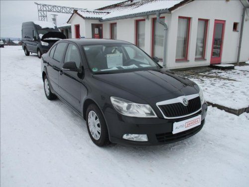 skoda-octavia-1-4-tsi-klima-vyhr-sedacky