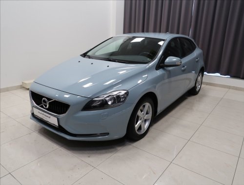 volvo-v40-2-0-d-aut-nez-topeni