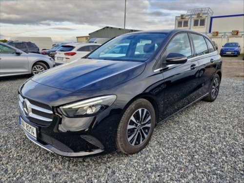 mercedes-benz-tridy-b-1-3-distronic-pano-carplay