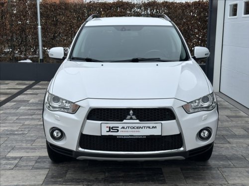 mitsubishi-outlander-2-2-di-d-156ps-intense-7-4x4-a-t