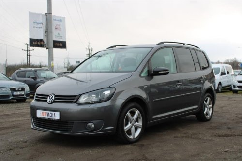 volkswagen-touran-1-4-tsi-navi-kamera-vyhrevy