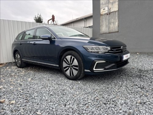 volkswagen-passat-1-4-tsi-gte-dsg-dph-1-maj-cr
