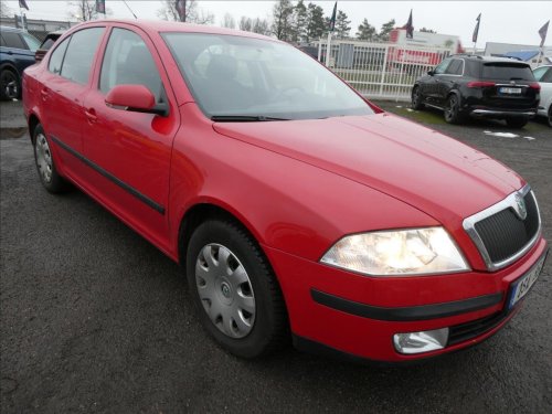 skoda-octavia-1-6-mpi-2xkola-klima-serviska-cr