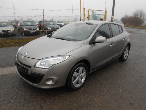 renault-megane-1-6-i-81-kw-40-660-km-serviska