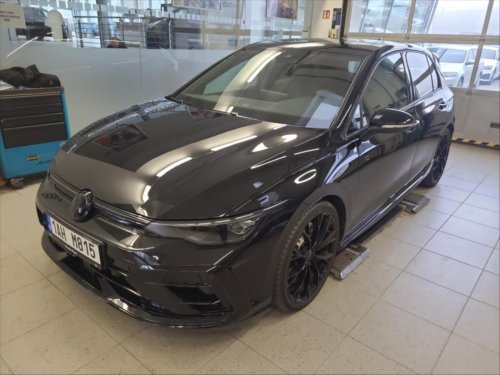 volkswagen-golf-2-0-r-black-edition-akrapovic