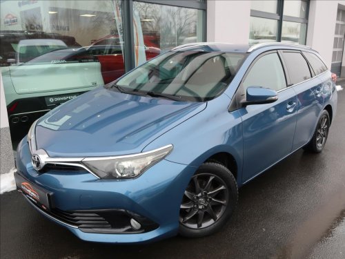 toyota-auris-1-6-i-97kw-1majcr-tempomat