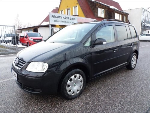 volkswagen-touran-2-0-tdi-6rychl-tz-klima-7mist