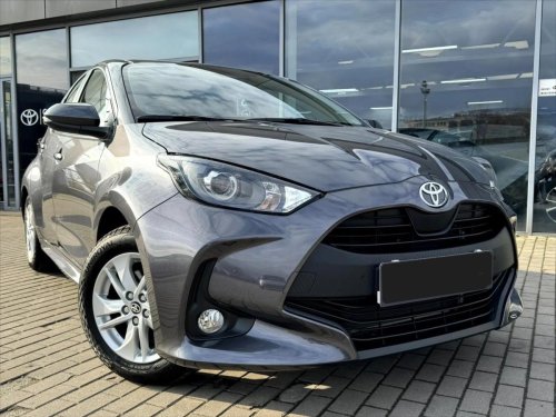 toyota-yaris-1-5-comfort-business-hev-cvt